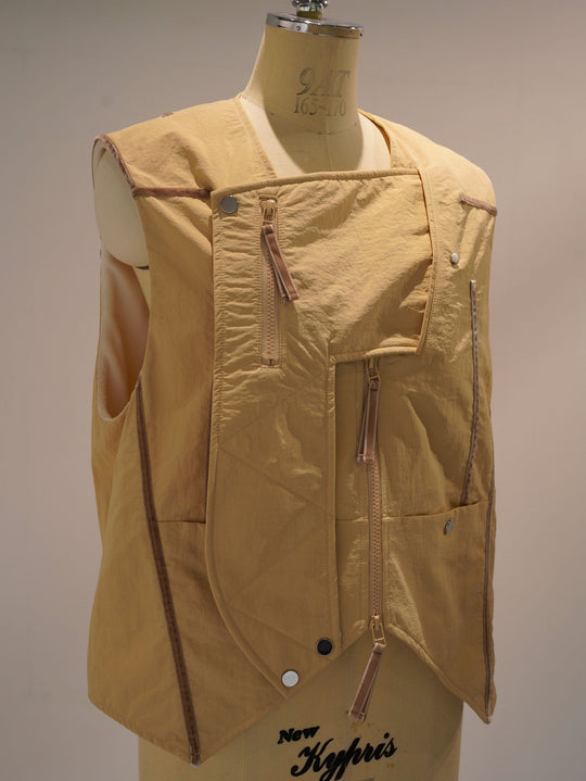 レディースが着るCOMBO VEST